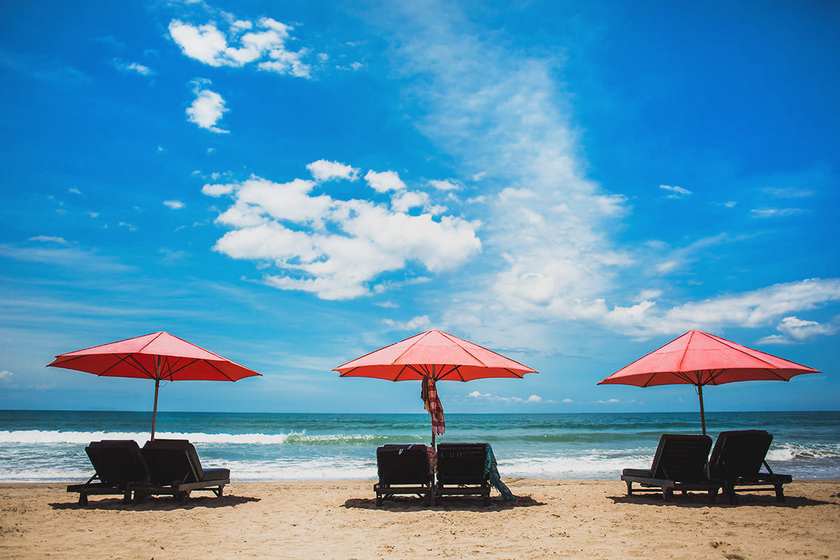 شاطئ كوتا بالي من أفضل الاماكن السياحية في بالي اندونيسيا