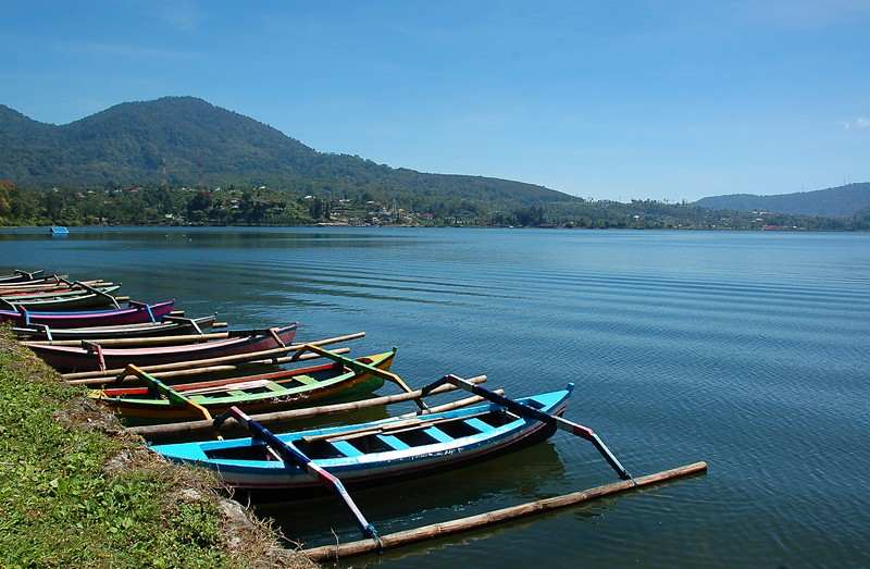 بحيرة براتان في بالي اندونيسيا