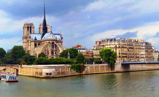 مشهد لجزيرة إيل دو لا سيتي في باريس فرنسا