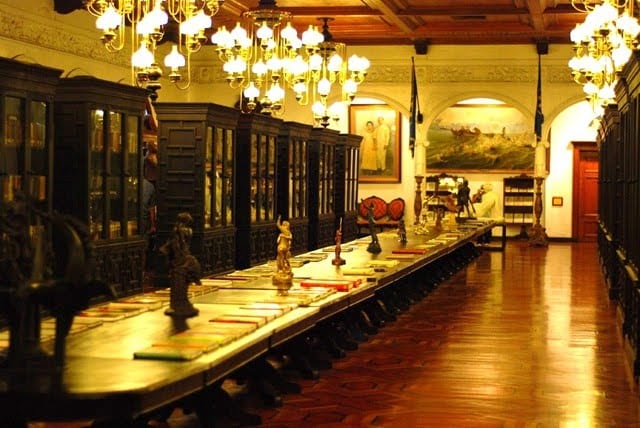 قصر مالاكانانج من أفضل الاماكن السياحية في مانيلا الفلبين