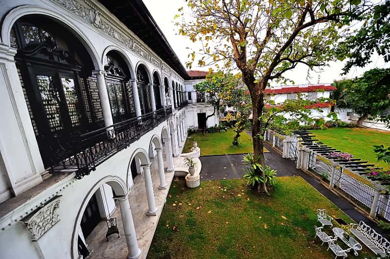 قصر مالاكانانج من اهم متاحف مانيلا الفلبين