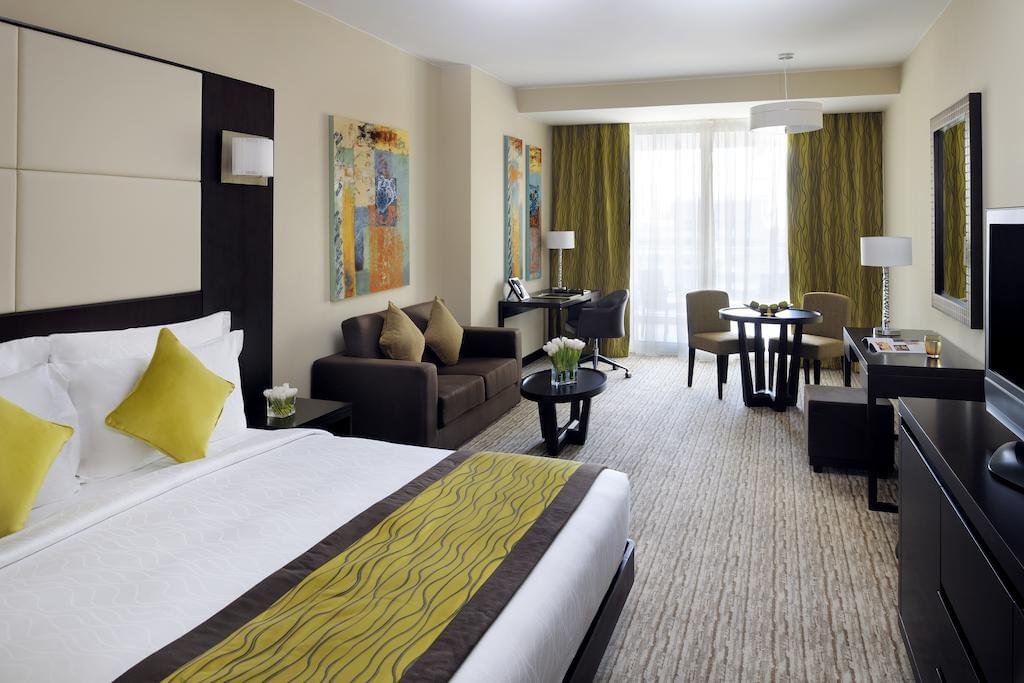 يحتوي فندق موفنبيك ابراج بحيرة جميرا على غرف واسعة ونظيفة لذلك فهو من أرقى سلسلة فندق موفنبيك دبي