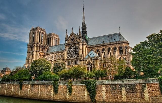 اجمل 4 انشطة في كاتدرائية نوتردام باريس فرنسا