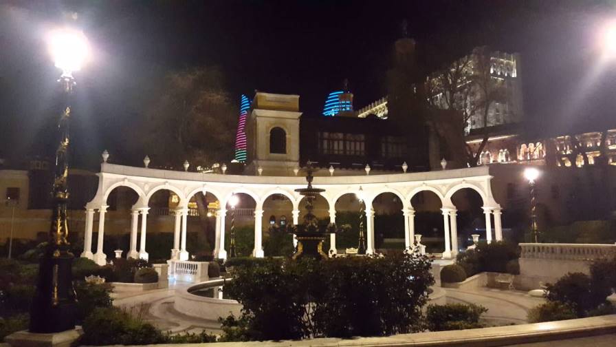 نوافير فيلهارمونيك من أفضل الاماكن السياحية ‪في باكو