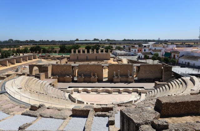 المسرح الروماني من أفضل الاماكن السياحية في اسبانيا ملقا