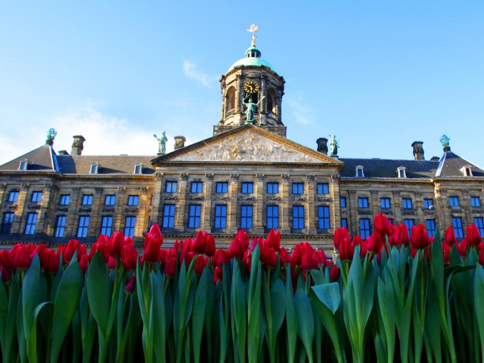 القصر الملكي من أفضل الاماكن السياحية في امستردام 