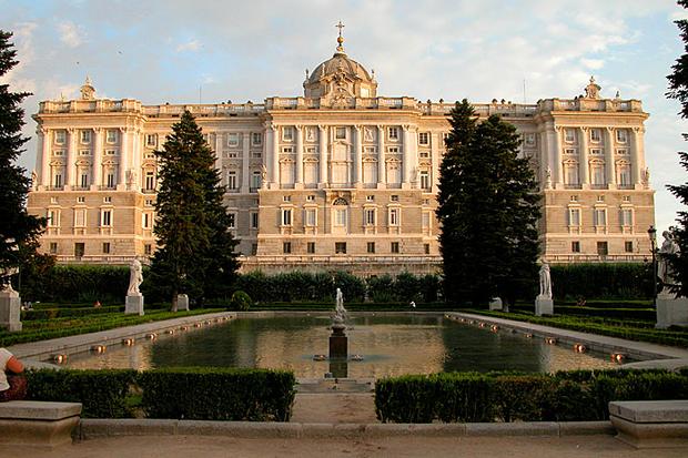 اهم 4 انشطة عند القصر الملكي في مدريد اسبانيا