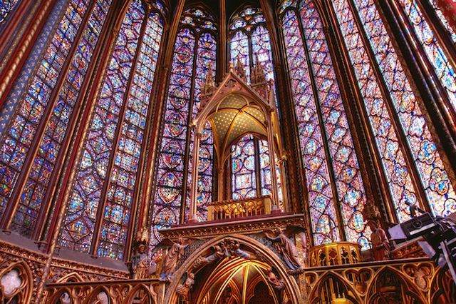 كنيسة سانت شابيل من اشهر الاماكن السياحية في باريس