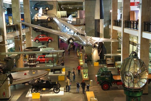 يعد متحف العلوم لندن من اهم الاماكن السياحية في مدينة لندن انجلترا