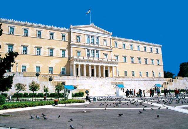 ميدان سينتاجما من أفضل الاماكن السياحية في اليونان اثينا