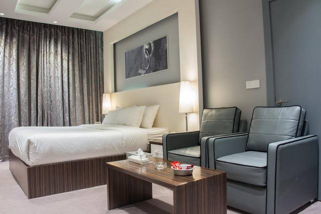موقع الفندق بجوار المعالم السياحية عامل هام في ارتفاع سعر فندق عن غيره من فنادق الرياض واسعارها
