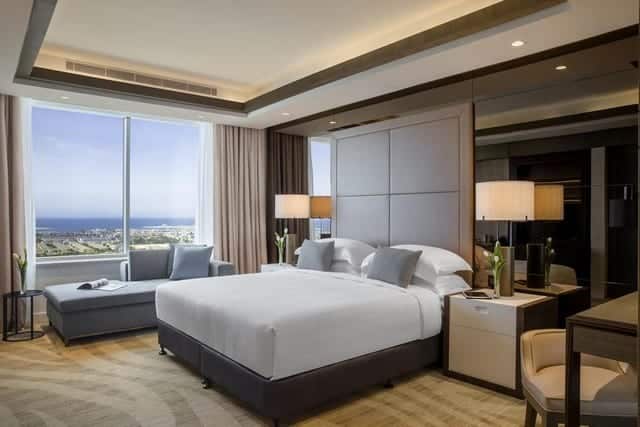 يُقدّم فندق تاورز روتانا دبي مجموعة رائعة من الخدمات الراقية والمرافق الممتعة ما يجعله مُميّزاً بين فنادق دبي 4 نجوم شارع الشيخ زايد