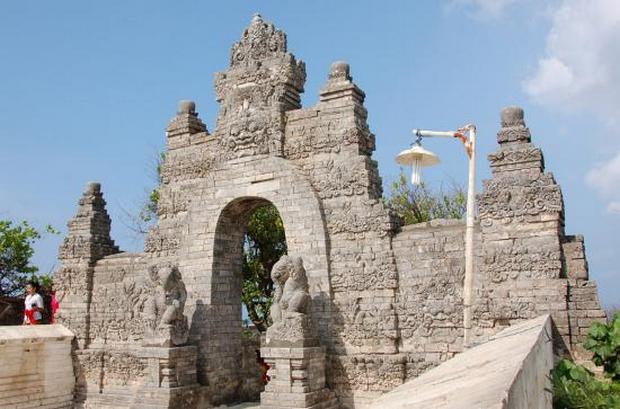 معبد أولو واتو في بالي