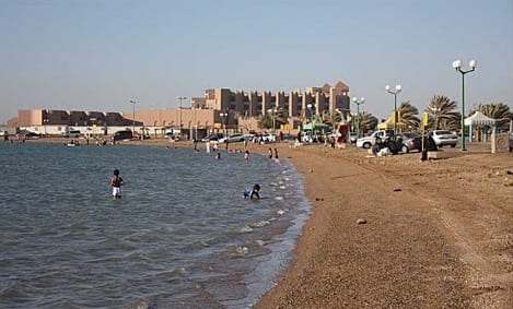 شاطئ الهيئه الملكيه من أفضل شواطئ ينبع البحر