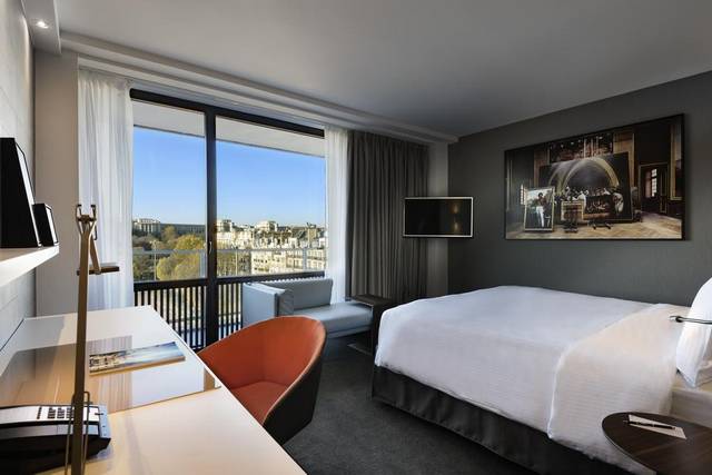 يُعد بولمان باريس برج إيفل افضل فنادق باريس لشهر العسل