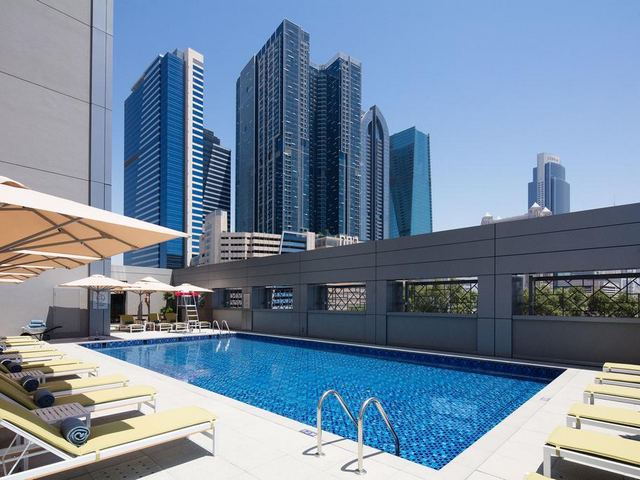 فندق روف في دبي
