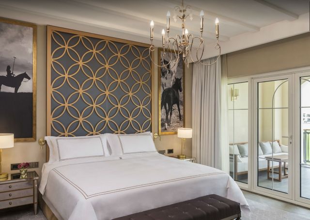يضم فندق الحبتور بولو دبي غرف وأجنحة واسعة مناسبة للعوائل
