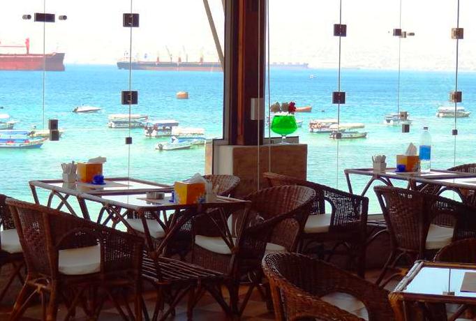 مطاعم بالقرب من شاطئ الحفاير في العقبة