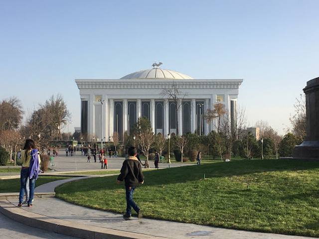 ميدان أمير تيمور في طشقند