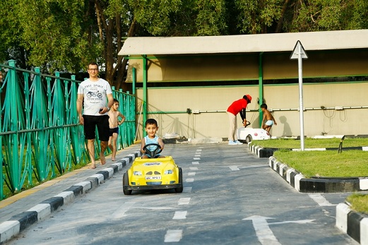 مدرسة القيادة للأطفال في متنزه قطر المائي في الدوحة