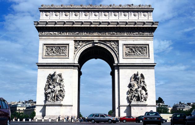 قوس النصر، أحد أبرز معالم باريس التاريخية