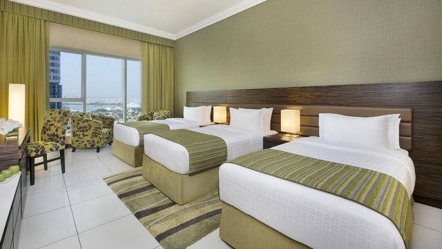 يوفر فندق أتانا دبي غرف عائلية