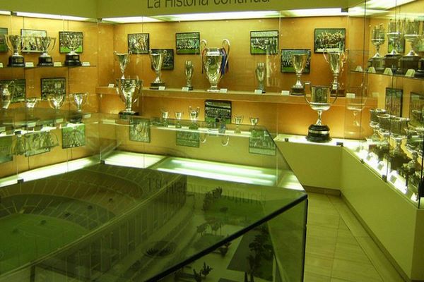 متحف نادي برشلونة من أهم المتاحف الرياضية