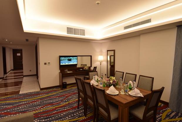 فندق روف من أفضل فنادق التحلية جدة يوفر غرف فسيحة وإطلالة مميزة.