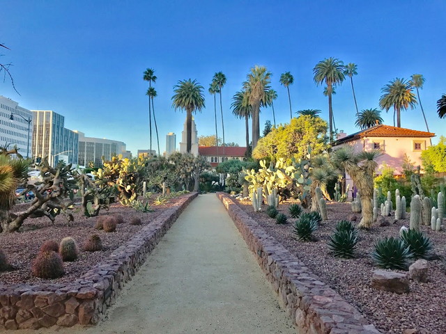  حديقة بيفرلي جاردنز لوس انجلوس