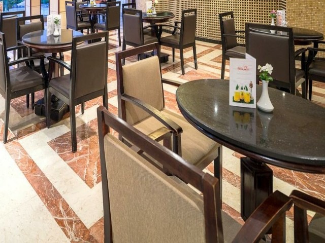 يوجد في فندق سيزر بالاس الغردقة فندق مطعم يقدم مأكولات عالمية 