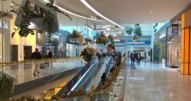 مول سيرني موست في براغ - وجهة التسوق المثالية