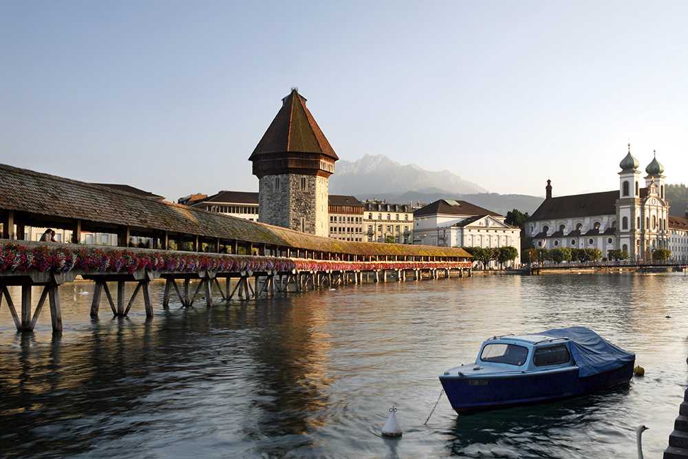 جسر تشابل من افضل الاماكن السياحية في لوزيرن سويسرا