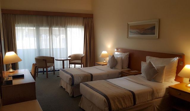 سيوفر لك فندق في دبي رخيص غرف مريحة وفسيحة