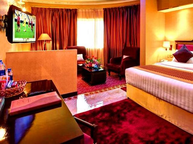 تتميز غرف فندق كمفورت إن ديرة بألوانها الزاهية