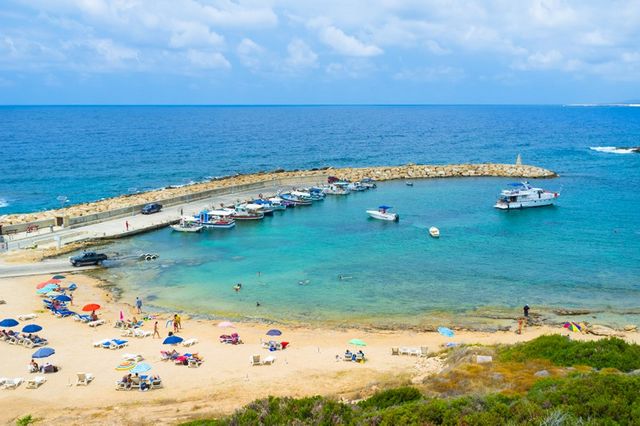 خليج كورال في بافوس من اجمل اماكن السياحة في جزيرة بافوس - اين تقع مدينة بافوس