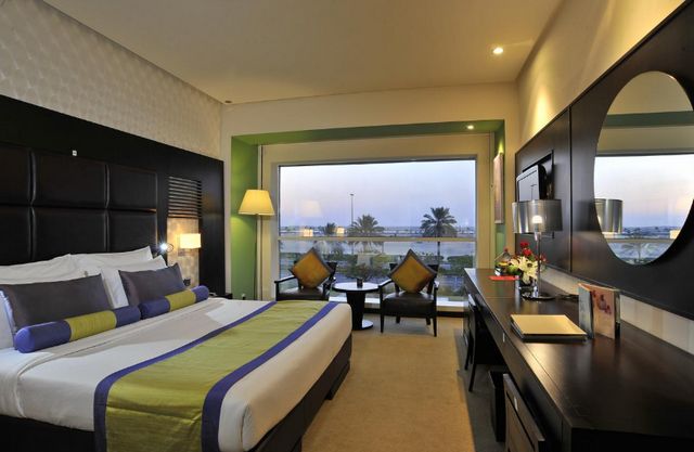 فندق هيوز بوتيك دبي واحد من افضل فنادق ديرة دبي 4 نجوم ننصح بالإقامة به