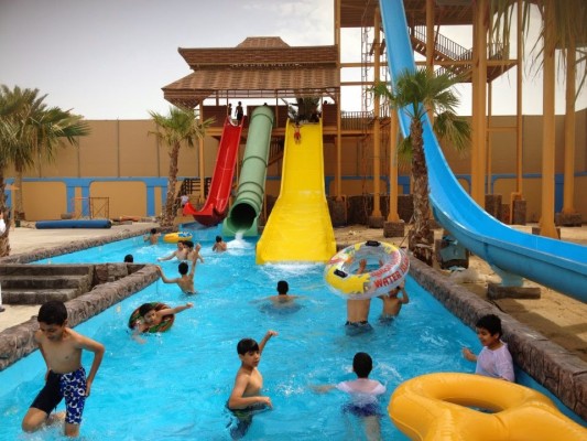 القرية المائية من افضل الاماكن السياحية في الدمام السعودية