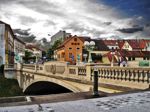 جسر التنين من افضل اماكن سياحية ليوبليانا سلوفينيا 