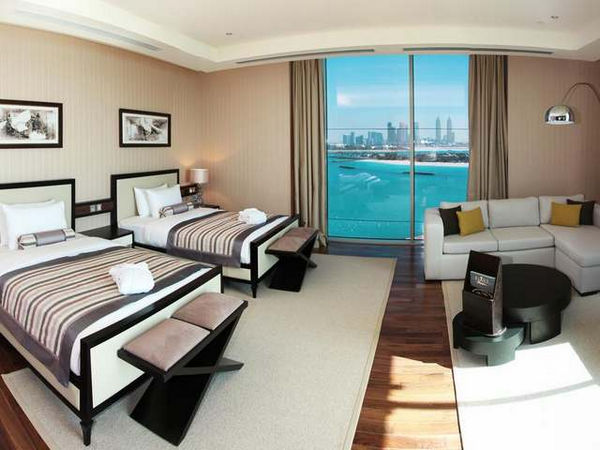 فندق النخله دبي يتميز بإطلالات خلابة على البحر 