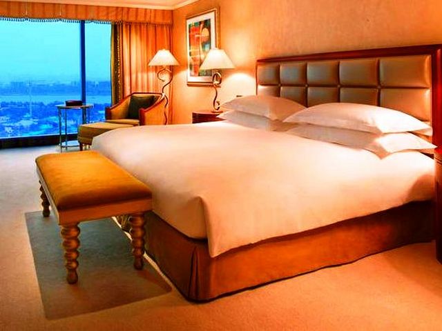 يُوّفر اعلى فندق في دبي إقامة مُريحة لكافة أنواع الزوّار.