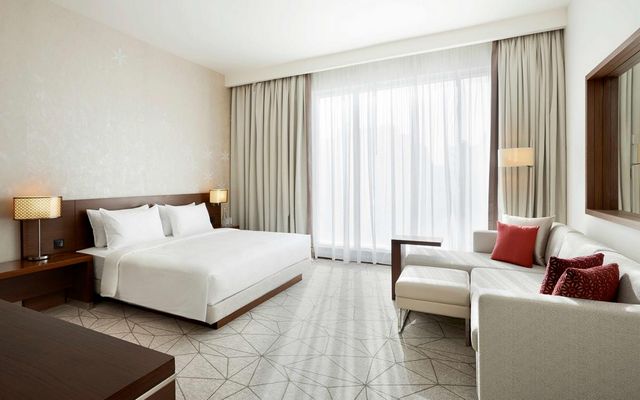 يُسهّل حجز فنادق دبي شارع الرقة العديد من الصعوبات على المقيمين هناك