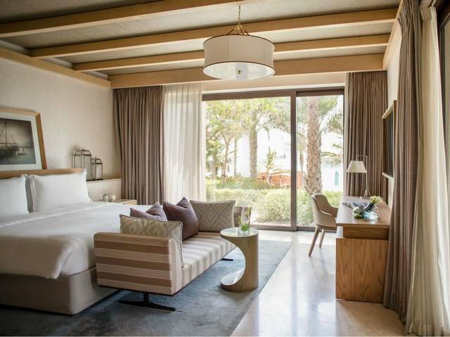 فندق جميرا النسيم دبي من افضل الفنادق مع العاب مائية حيث تحتوي على شاطئ خاص