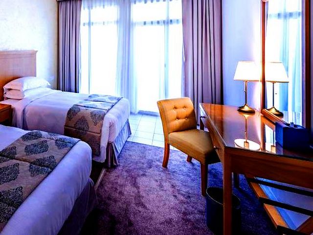 يُعد فندق روضة المروج من ارقى فندق في دبي وذلك بفضل موقعه المُميّز.
