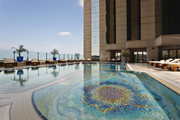 فندق فيرمونت دبي من أشهر سلسلة فيرمونت دبي فهو يُقدّم مجموعة من أرقى الخدمات