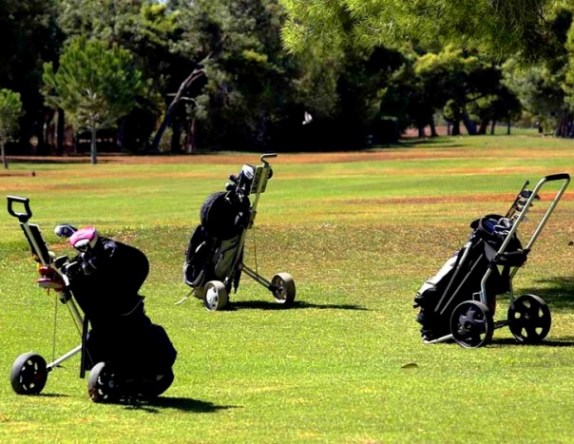 نادي الغولف في ضاحية جليفادا