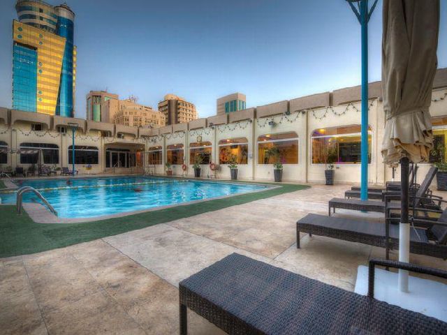 مسبح فندق جولدن توليب البحرين المناسب للعوائل والأشخاص