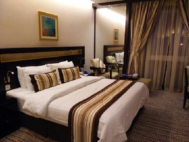 أناقة غرفة قياسية في فندق جولدن توليب البحرين