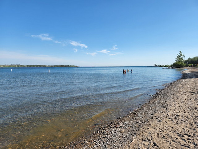 شاطئ هانلان بوينت في تورنتو