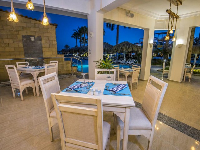 يوفر فندق هاواي بالم بيتش الغردقة مرافق مميزة منها سبعة مطاعم تقدم أشهى المأكولات العالمية