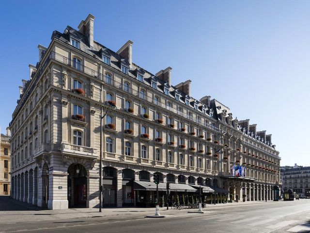 تحتل فروع فندق هيلتون في باريس مواقع حيوية في المدينة